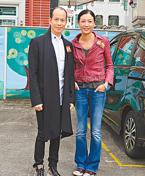 吴绮莉(右)带苏民峰到旧居拍摄