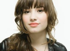 Demi Lovato的出生日期_Demi Lovato的生辰八字