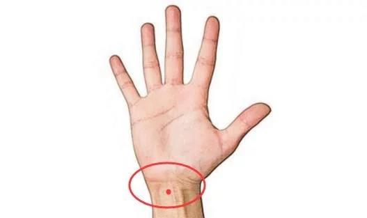 手腕长红痣代表什么