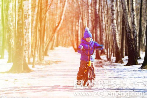 雪地骑自行车