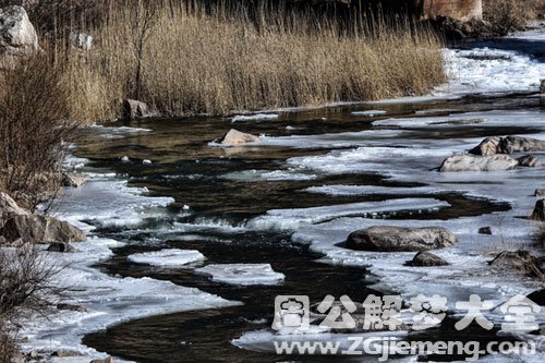 河水结冰又化开