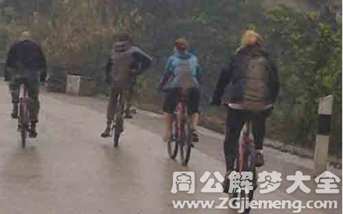 女人梦见下雨骑自行车.jpg